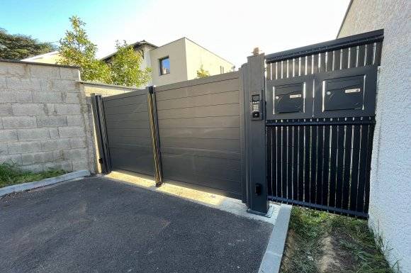 Pose d'un portail et d'un grillage rigide occultant à Caluire et Cuire