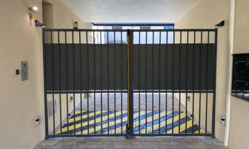 Installation, motorisation et marquage au sol d'un portail à la Tour de Salvagny