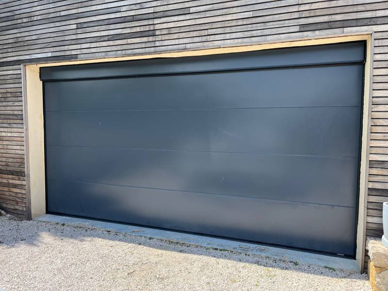 Porte sectionnel La Toulousaine motorisation Nice spider 1200 a Saint Didier de Formans